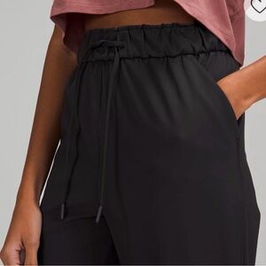 Lululemon Stretch Hi Rise 7/8 jogger, NWT, Size 18 Black